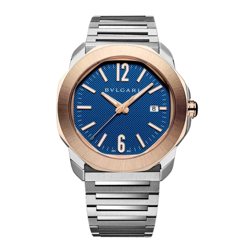 Orologio automatico Octo Roma con cinturino intercambiabile in caucciù blu, cassa e bracciale in acciaio inossidabile lucido-satinato, lunetta in oro rosa 18 kt, quadrante blu con finiture Clous de Paris. Movimento meccanico di manifattura a carica automatica. Impermeabile fino a 100 metri.